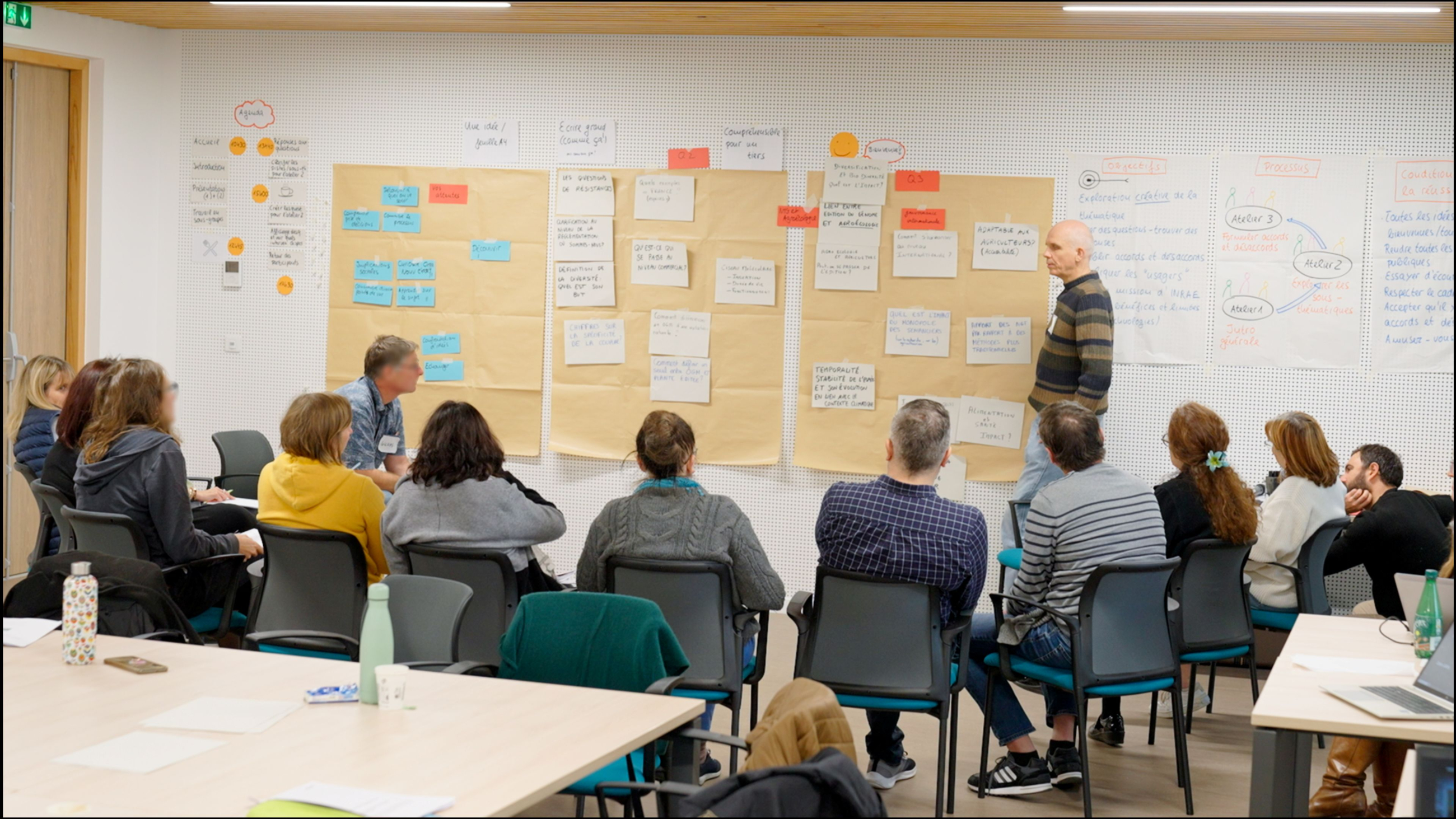 Travail en groupe lors de l’atelier 1 sur le centre INRAE Provence-Alpes-Côte d’Azur